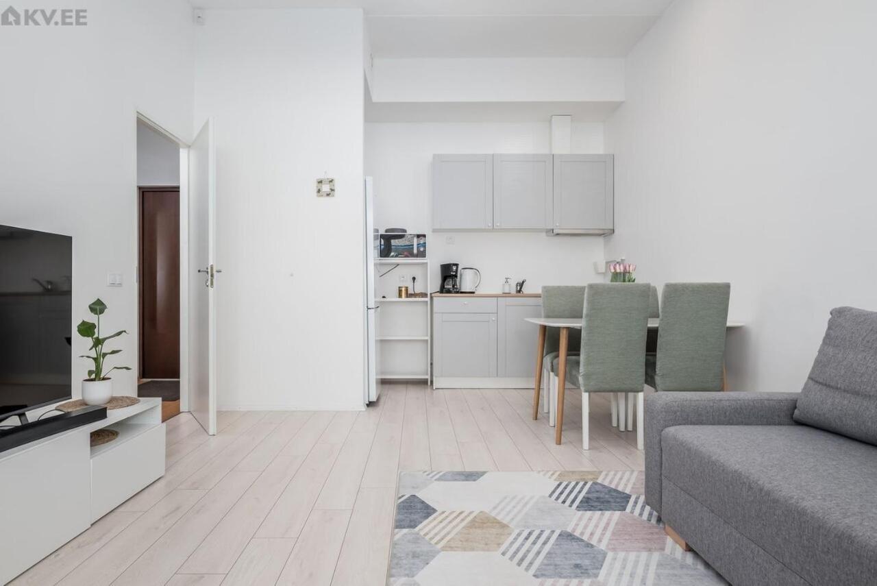 Simple Apartment *